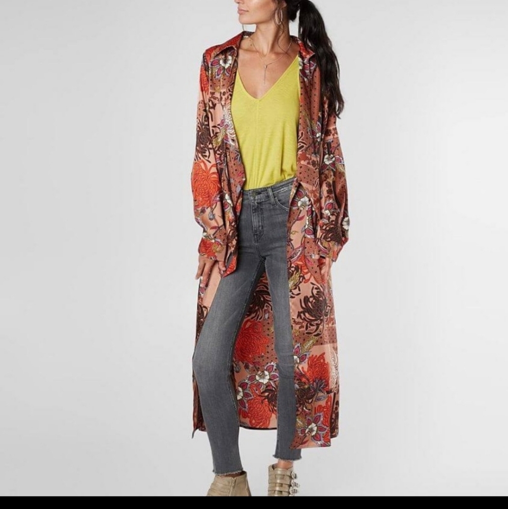 ISO THESE GIMMICKS TOPS PLEASE** - Picture 5 of 7